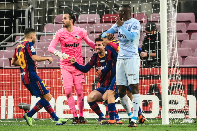 包含波兰碾压瓦伦西亚，特尔施特根关键制胜的词条