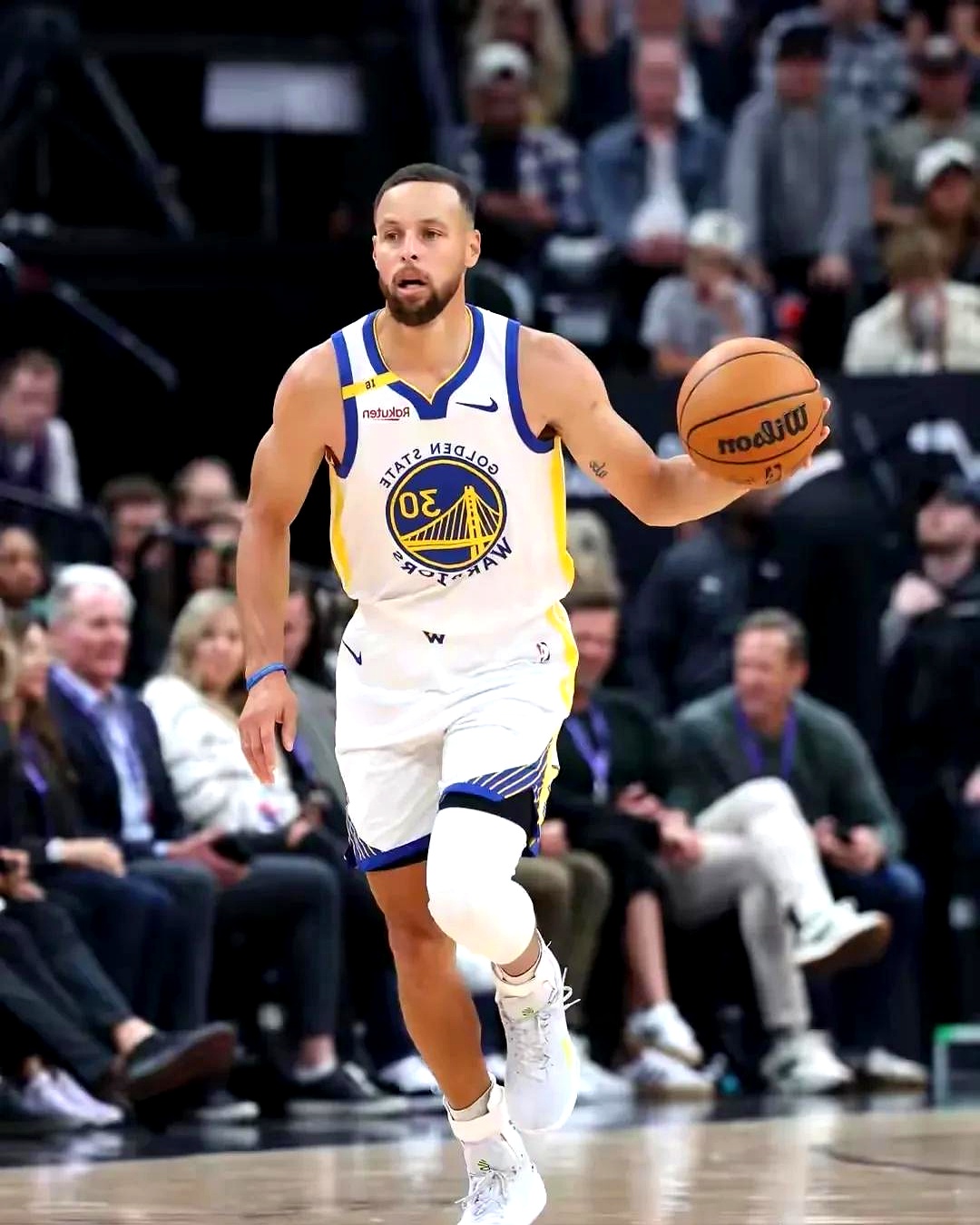 关于雷霆碾压76人，麦科勒姆完成帽子戏法的信息