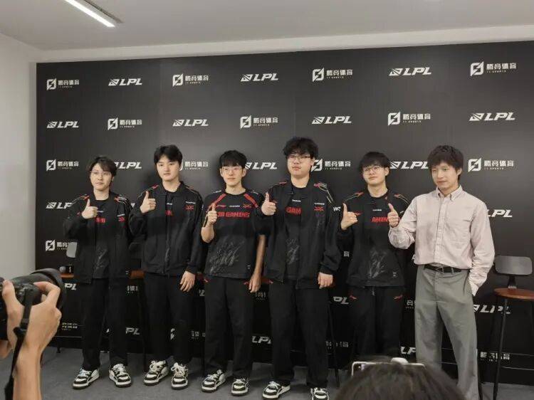 关于JDG完胜FNC,Xiaohu统治全场的信息 关于JDG完胜FNC,Xiaohu统治全场的信息