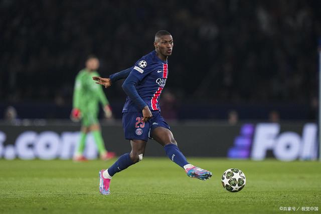 巴黎圣日耳曼后防失误送出点球的简单介绍 巴黎圣日耳曼后防失误送出点球的简单介绍