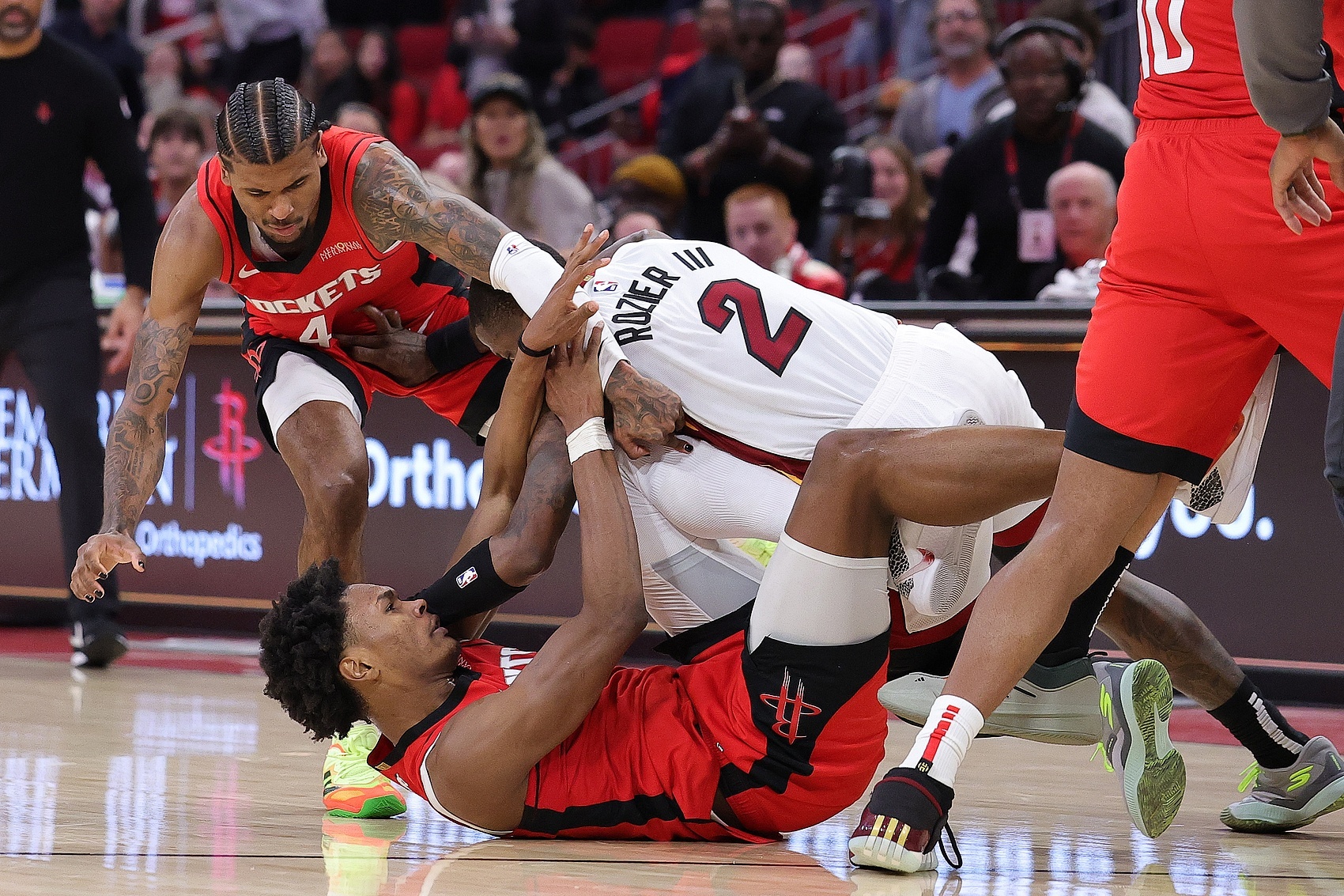 包含火箭再添失利，被角色球员实力球员压制连赢终结的词条