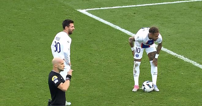 大巴黎逆转晋级，梅西助攻抢眼的简单介绍