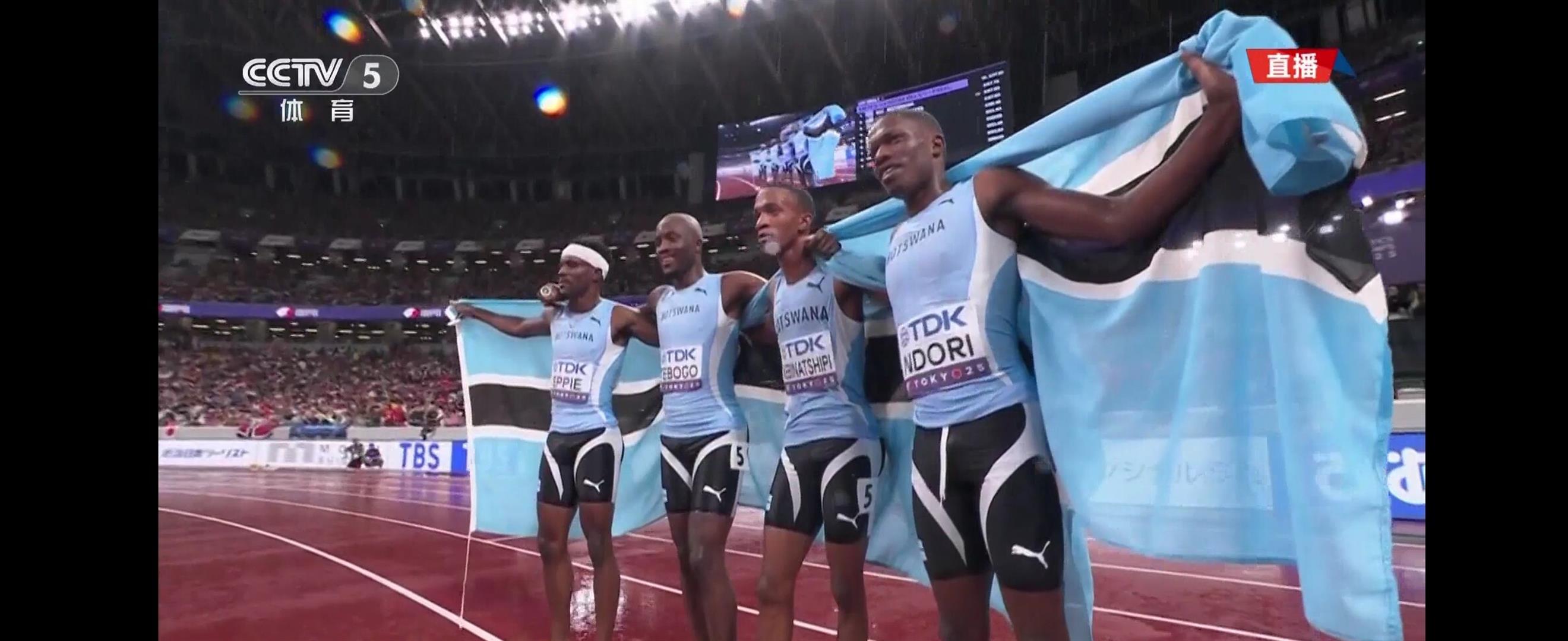 博茨瓦纳球员在赛场上实现突破 博茨瓦纳球员在赛场上实现突破