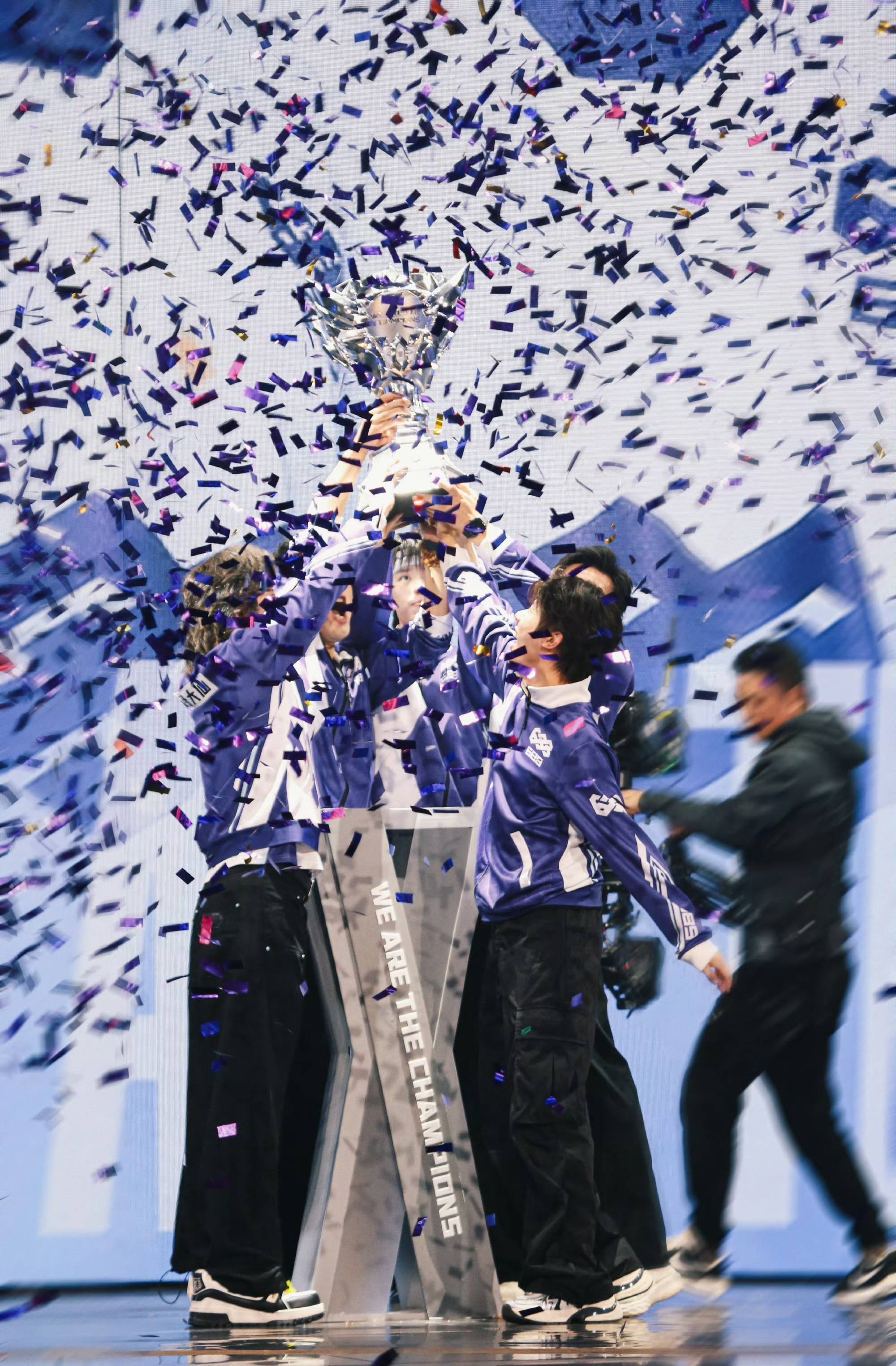 包含夺冠热门球队揭秘:实力强劲备战中的词条 包含夺冠热门球队揭秘:实力强劲备战中的词条