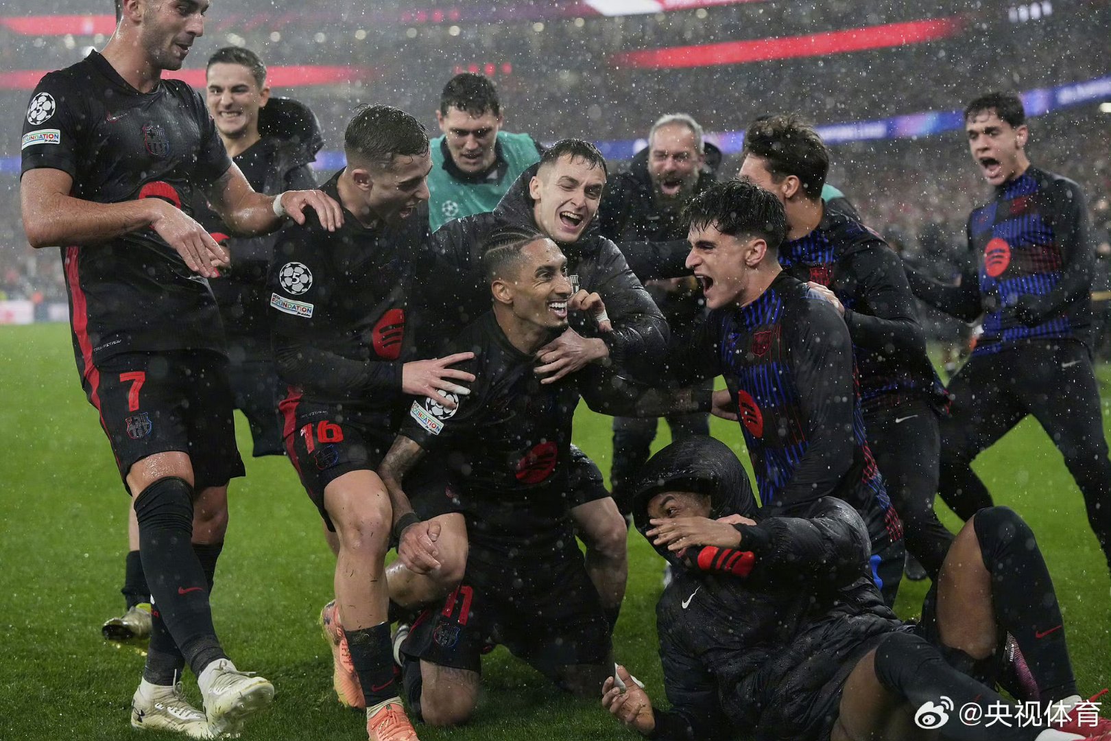 关于巴萨踢出进攻火力,大比分击败对手的信息 关于巴萨踢出进攻火力,大比分击败对手的信息