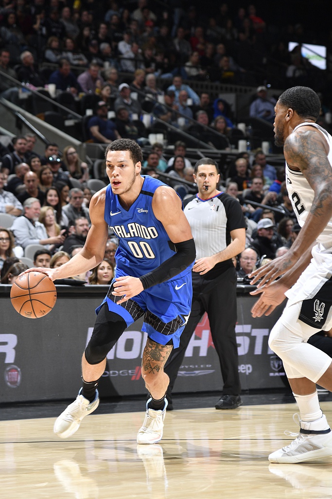 马刺完胜魔术，易建联刷新纪录的简单介绍