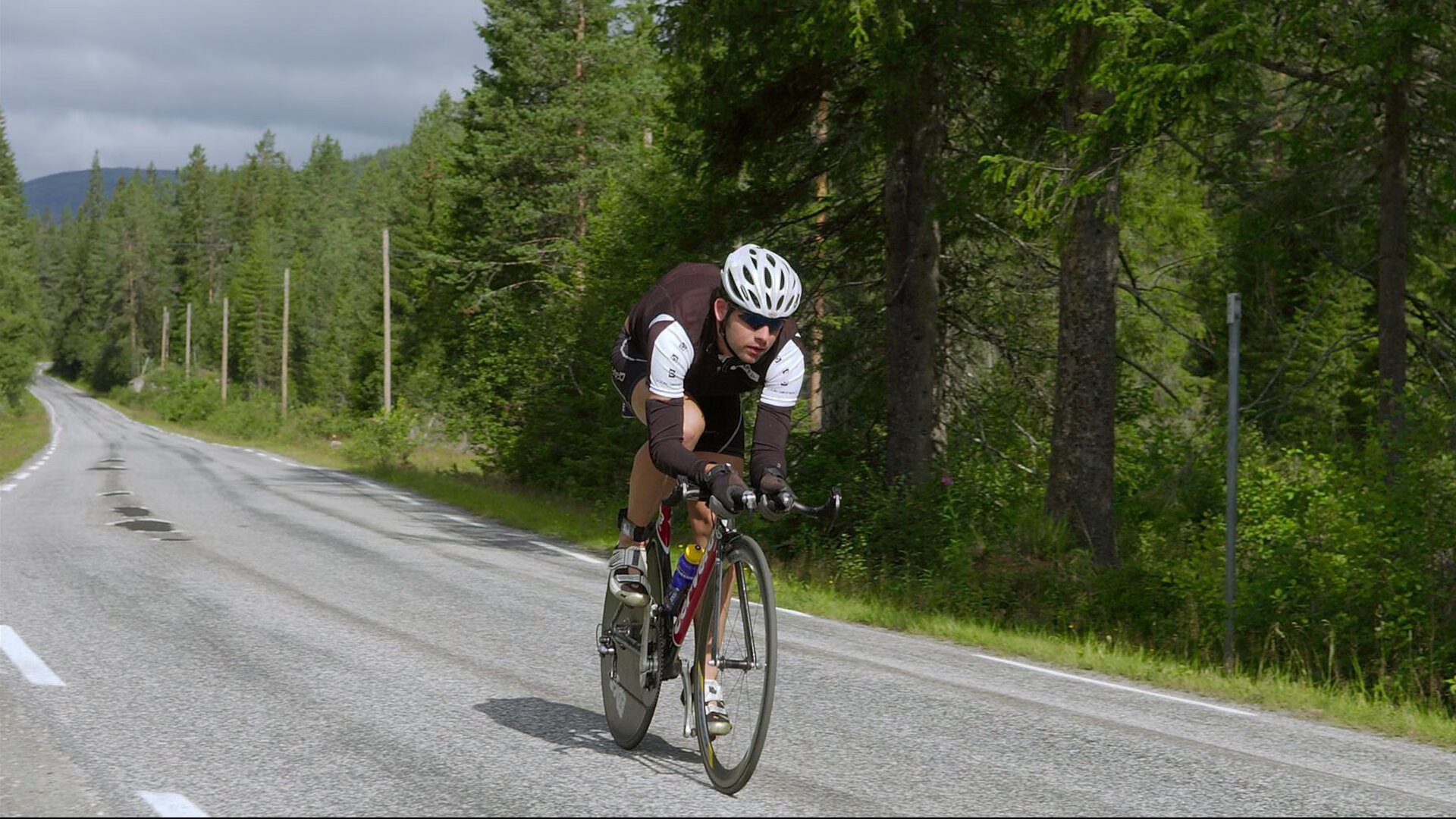 绿茵场上的沙漠风暴，克瓦拉茨赫利亚在沙特与荷兰的对决中逆境绽放