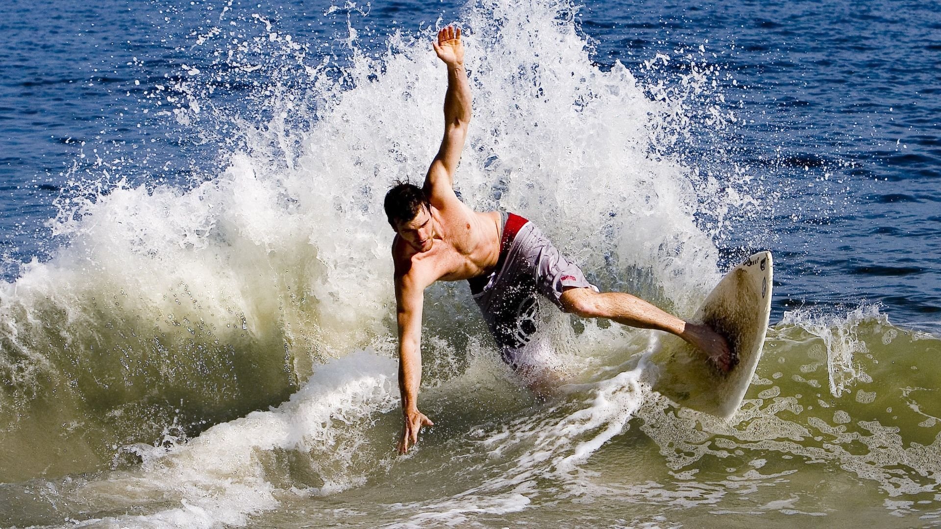 英格拉姆大场面先生降临，北京队血拼雄鹿背后的唯一性启示