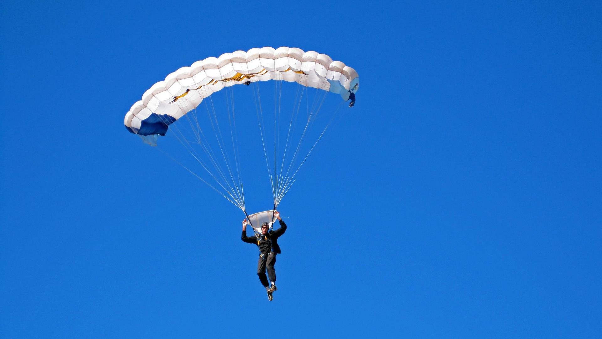 羽球风云夜，安赛龙统治全场难掩法国队险胜中国的战术博弈